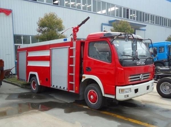 5000L Fire Rescue Truck 3-5cbm Small Fire Engine Vehicle 4 Doors With A / C