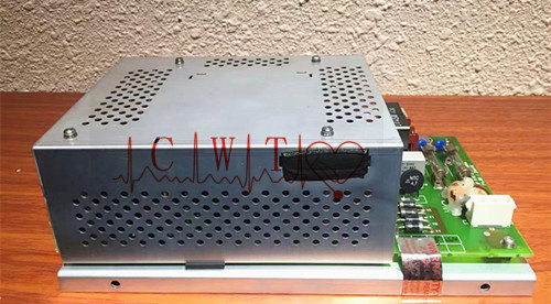 Машина дефибриллятора больницы разделяет электропитание 100-240V