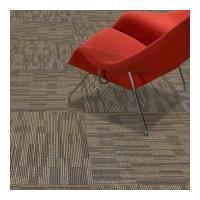 Le tapis rentable pp tapissent des tuiles avec le support non-tissé mou 50x50 cm
