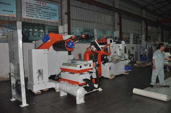 Quadro material do equipamento de alta velocidade do desenrolamento do alimentador que carimba a automatização de processamento