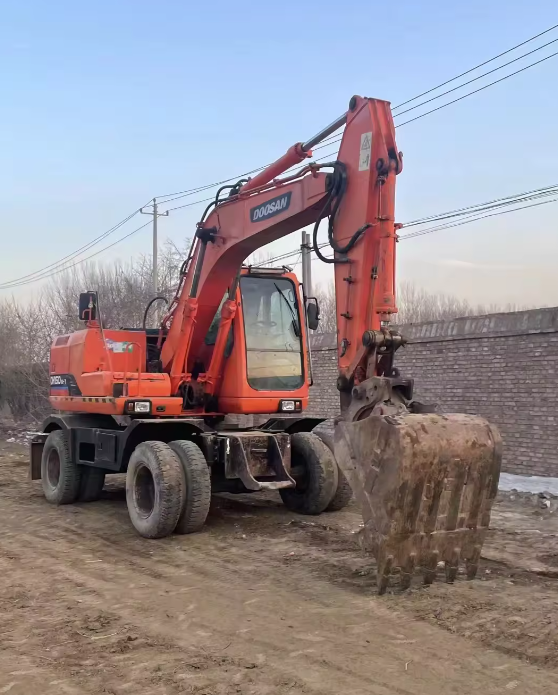 Оригинальный экскаватор на колесах Doosan DH150 высокой производительности