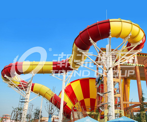 Оборудование спортивной площадки смешных игр скольжения воды торнадоа семьи напольное