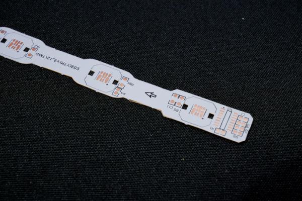 色彩のレンズを備えたスペシャル型板 FPC LEDライトストライプ 双面型 FPC 柔軟PCB製造および組立 UL E477885 IATF16949 GB/T13485