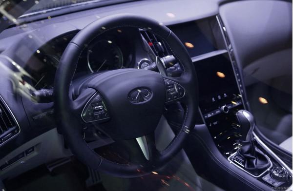 Poderoso carro elétrico de 5 lugares Infiniti Q50 Carro com motor de 3,0L