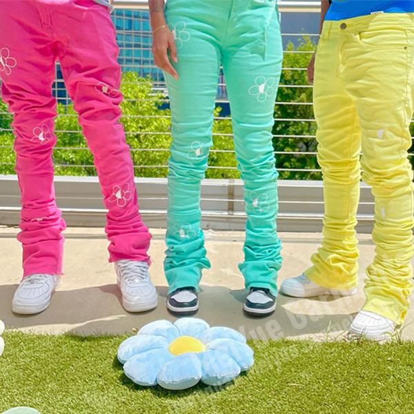 Les hommes anti-pilling sont des hommes en pantalon de sport surdimensionné, des hommes en jogging, des hommes en vêtements de rue, respirants.
