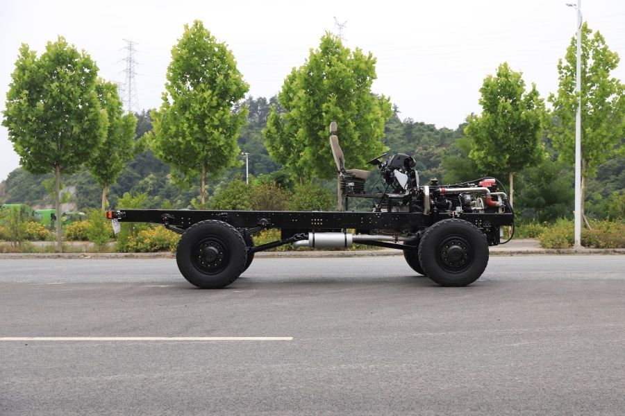 4×4 Off-road Heavy Duty Truck Chassis with ISDe300 Engine, Automatic Transmission For Export