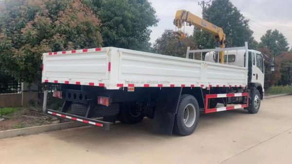 Factory Sinotruk HOWO Hydraulic Telescopic Boom Truck Mounted 5 Ton Crane