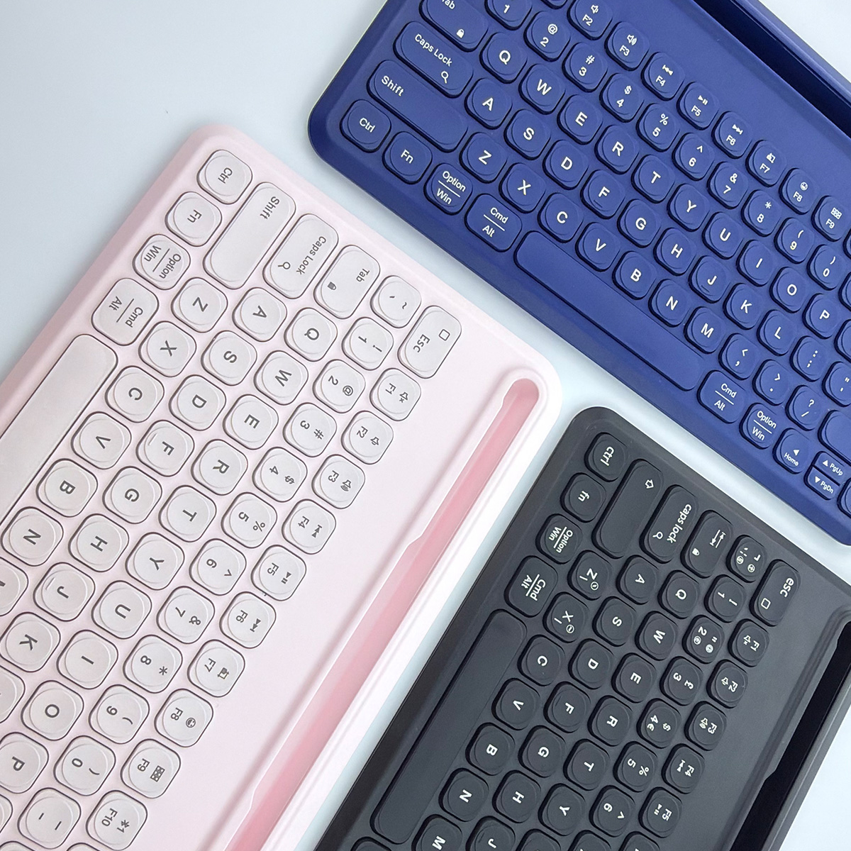 In Stock UK/US Layout Multi-Device BT Wireless Keyboard with Built-in Stand for IPad Tablet & iPhone Compact Design