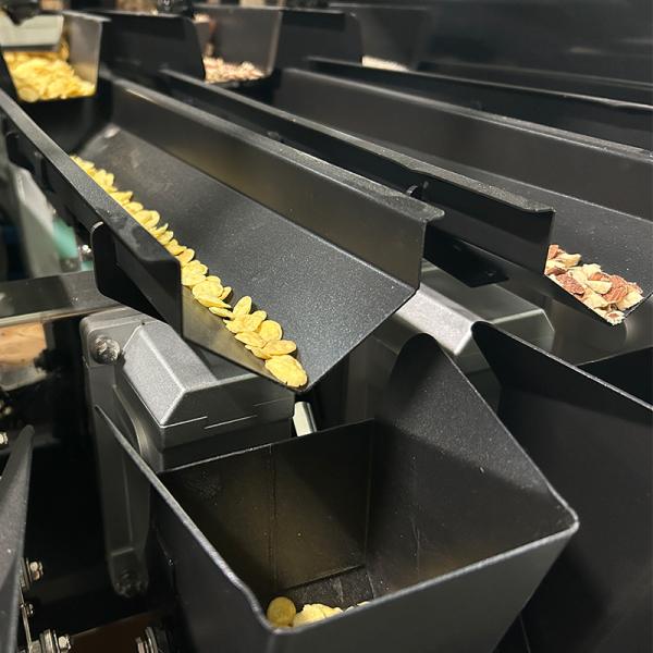2.5kg Parrot Food Packaging Machine with Multihead Weigher