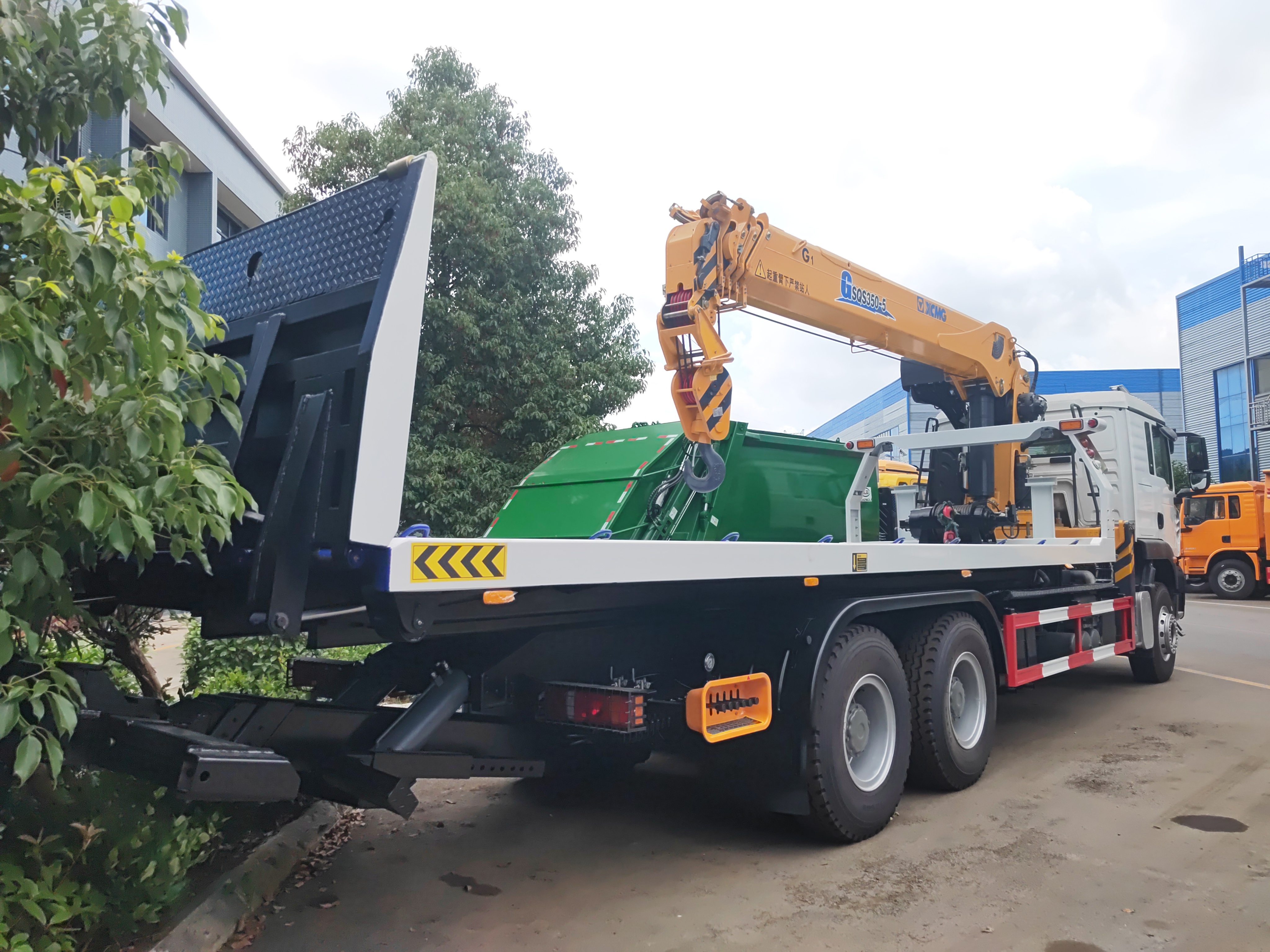 HOWO Tow Truck Heavy Duty Wrecker Truck with XCMG GSQS350-5 Crane 14 Ton 16 Ton Recovery Truck for Saudi Arabia