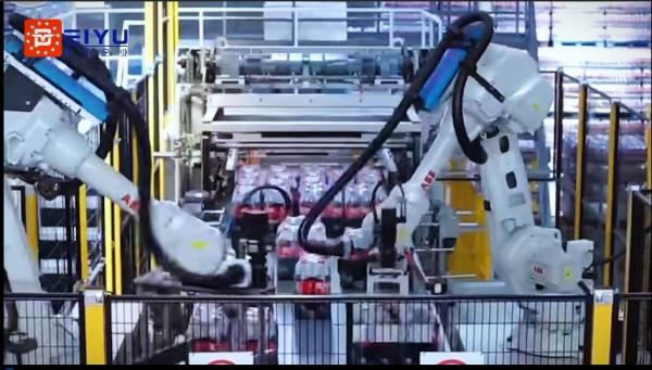 Bebidas carbonatadas de alta velocidad totalmente automáticas Paletizador de columna única para la línea de producción de Coca-Cola con estación de clasificación antes de la paletización