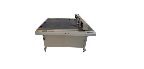 1900*1450*1100mm Sizes Garment Flatbed Bed Pattern Cutter Clothing Cutting Machine