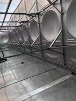 Contenedor de agua de acero inoxidable de grado alimenticio Panel prensado en caliente Panel de metal para beber Soldado Ss 304 seccional
