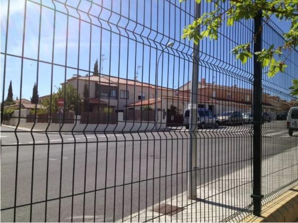 3.5mm Four Bends 3d Wire Mesh Fence 60mm*60mm / 50mm*50mm Post Size