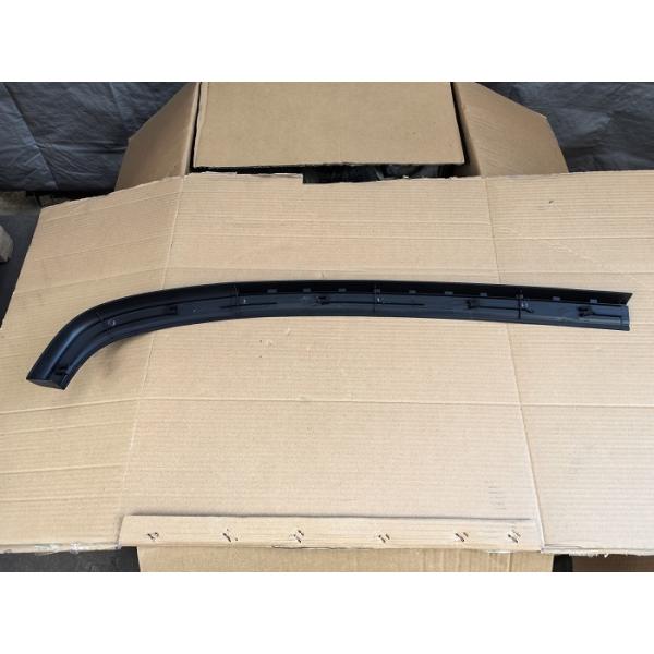 FSR FRR Bumper Step Set Left 1712600811 Middle 1712600821 Right 1712600801 Plastics Isuzu Body Parts