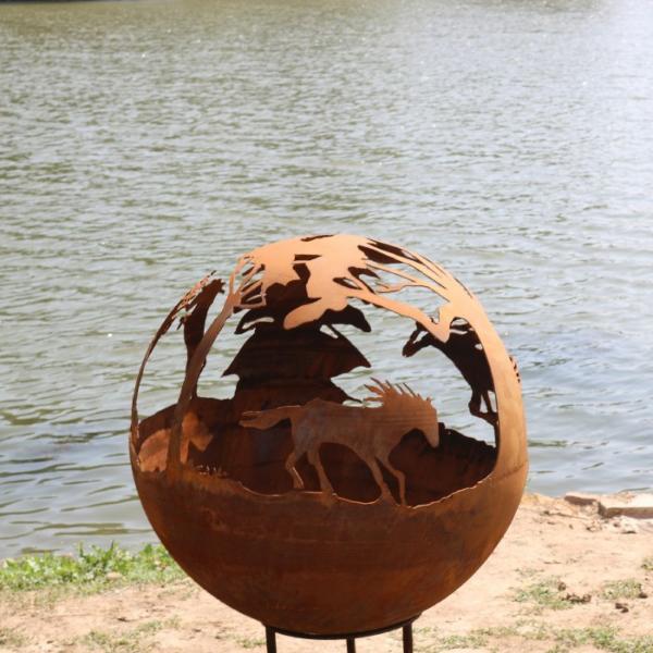 Decoração de jardim acampamento rústica Esfera de aço corten vermelho para fogueira Esfera