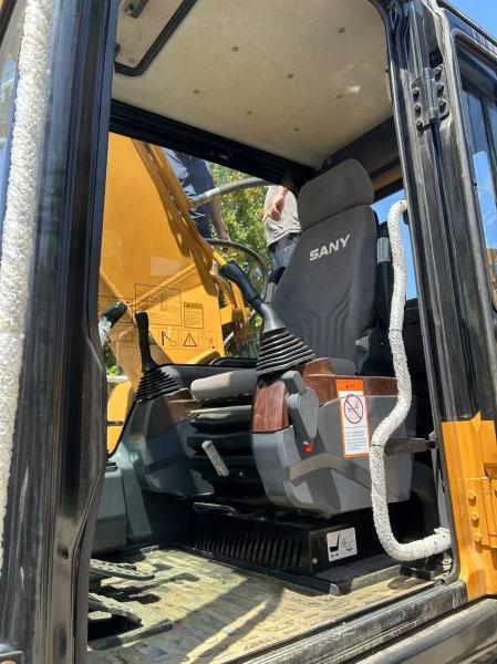 Used Sany SY215C Hydraulic Crawler Excavator in Excellent Condition