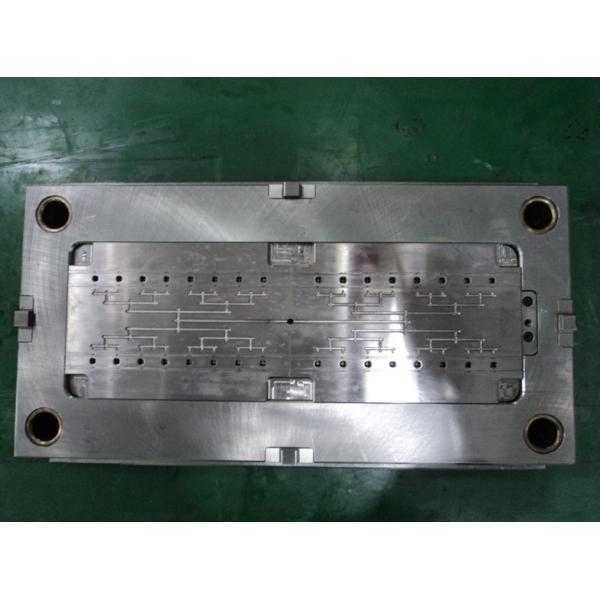 32 Cavities Injection Mold Tooling Celcon Material Transparent Trim Clip And Pin