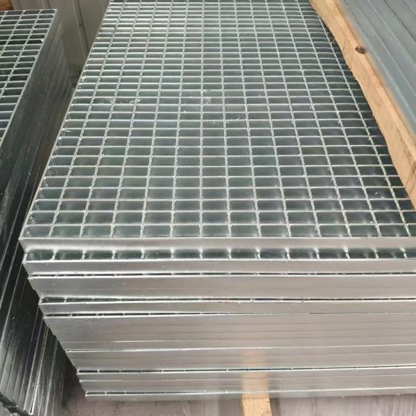 Slip-Resistant Steel Grating with Diamond Pattern: Ensuring Stable Footing