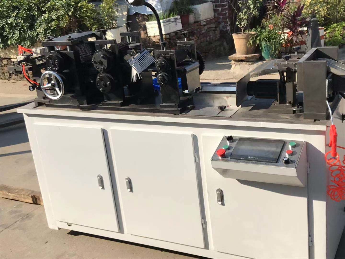 машина ребра радиатора 3.4kW для делать маслянный охладитель Intercooler конденсатора