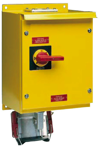 Plugs et prises électriques à courant élevé montées sur le mur