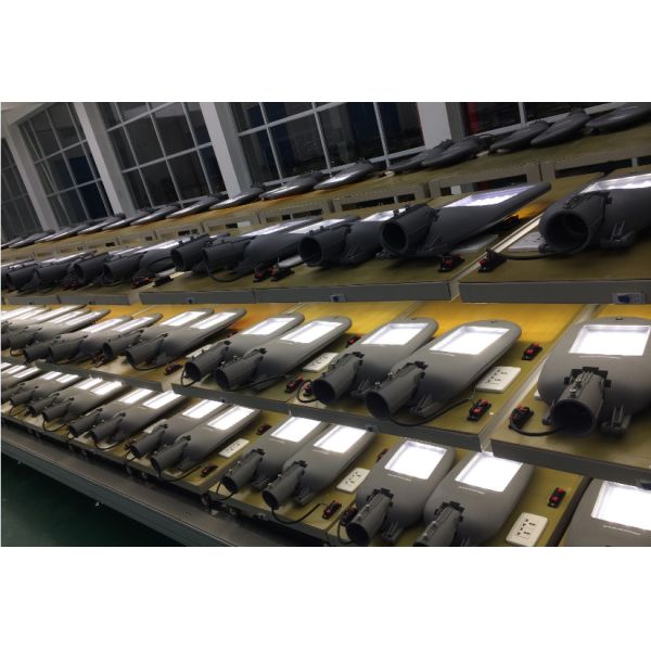 Fashion Gray / Black / Silver IP66 40W LED Street Light Fixtures 485*230*98mm