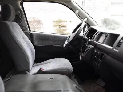 Колесная база пассажира 3110mm 2015 автобус используемый местами мини Тойота Haice года 13