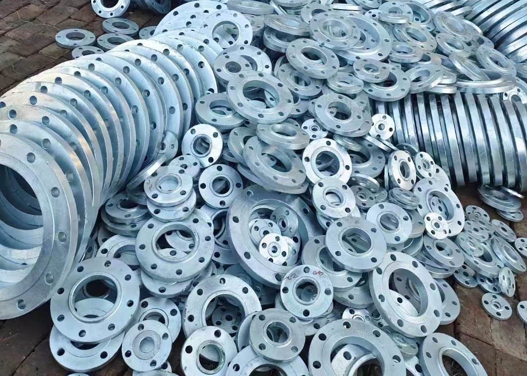 ASME Pn100 Dn100 выковало выскальзывание фланца стали углерода плоское на поднятой шеи сварки стороны