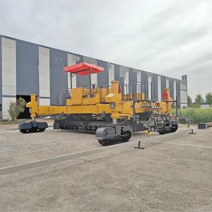 ¡Herramienta para acelerar el proyecto! Pavimentadora de encofrado deslizante SMC - 6800, completando la separación de material al planchado en una sola pasada