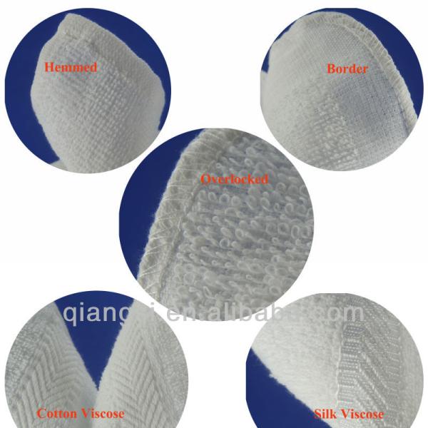 В полотенце Терри подноса мягко устранимом белом