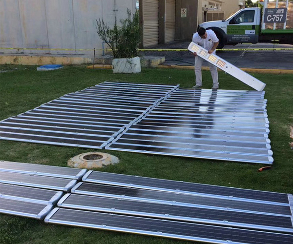 Réverbères extérieurs solaires de la puissance 8000lm 80W LED