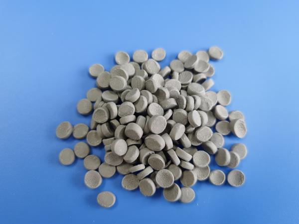 再生樹脂から製造された注射型パイプと袋のための高度に水吸収性のある乾燥剤マスターバッチ