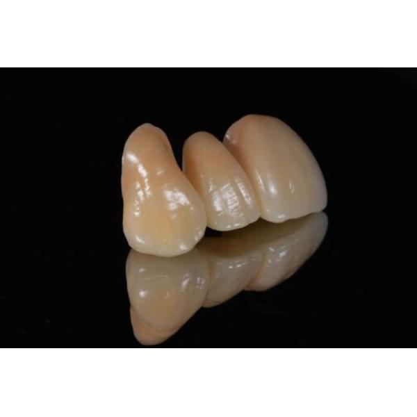 CAD CAM Dental Lab 3D Multilayer Zirconia Disco Excelente Bending 1050 Mpa