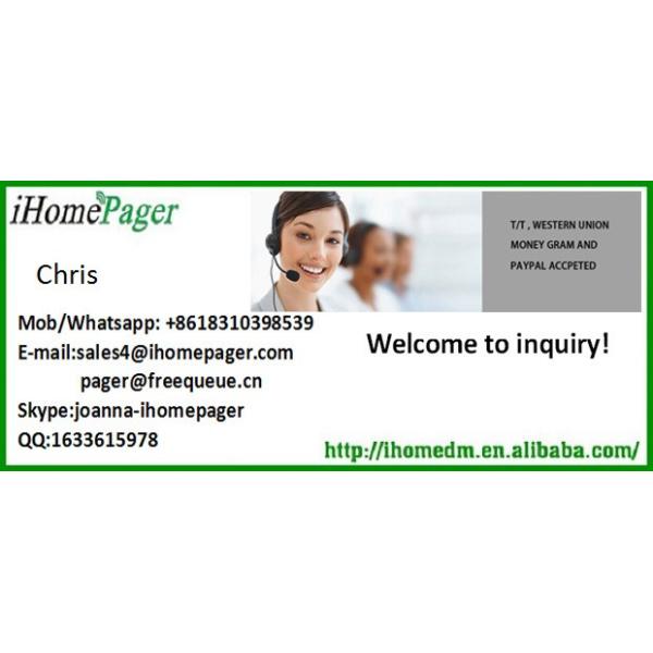 Официант звонит пипером со светом и приемником для зоны звезд или ночного клуба