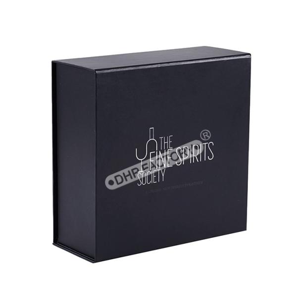 Coffret magnétique à flip top noir avec insert Eva pour l'emballage des coupes