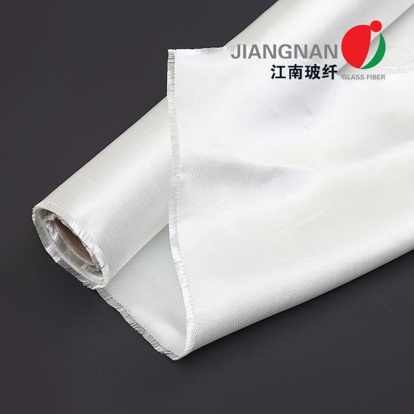 Le satin résistant à la chaleur tissent le tissu en verre 3784 850g de fibre de verre d'E de haute résistance