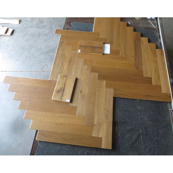 Residential Smoked Oak Engineered Herringbone Parquet Flooring Color 21