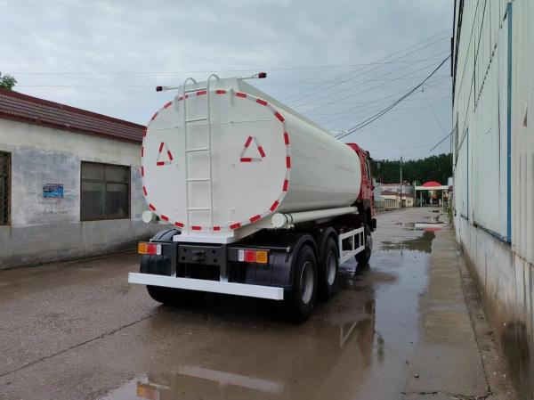 High Capacity Sinotruck HOWO 6*4 10wheels Fuel Tank Truck 18 Square with DOT Certification