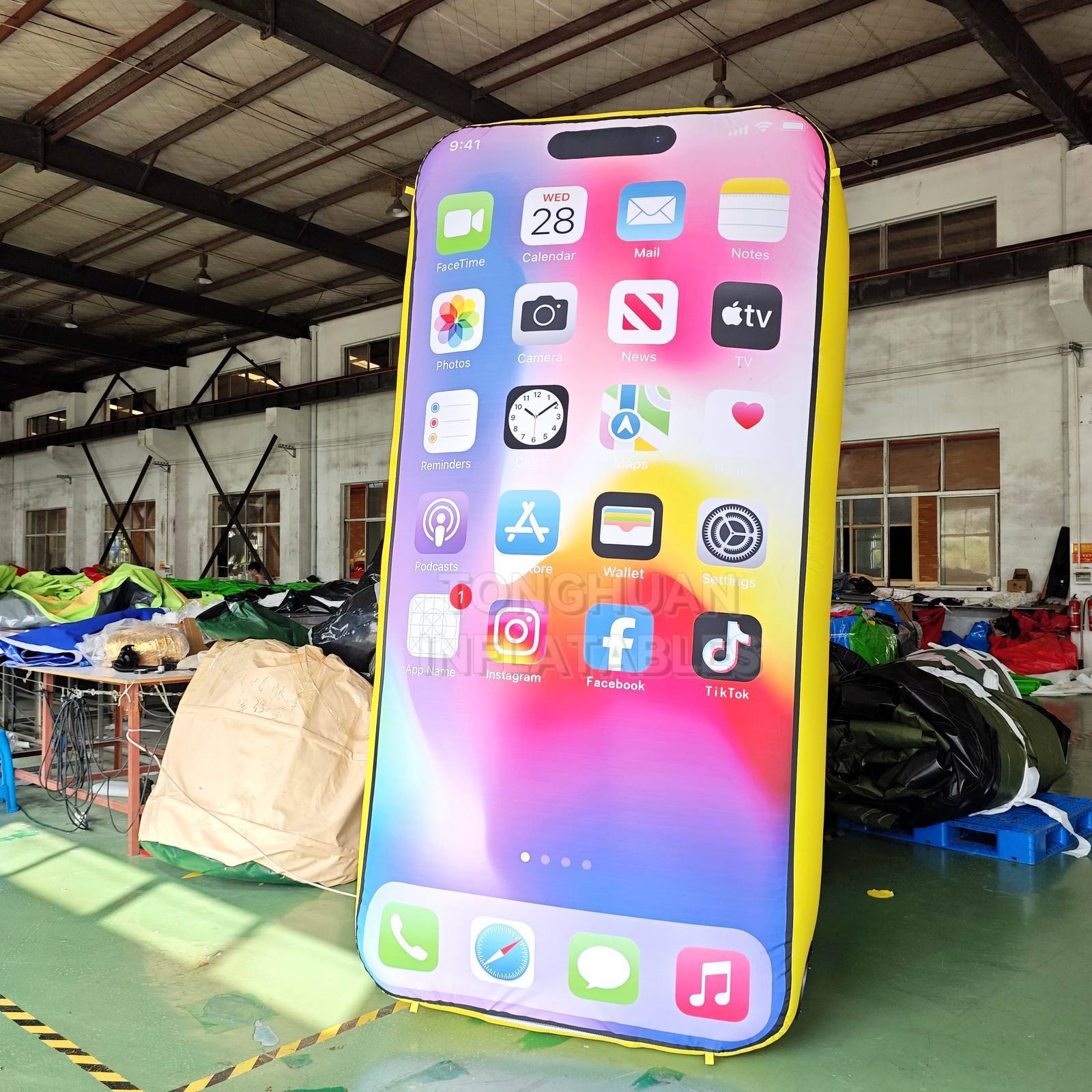 Custom Giant Inflatable Smartphone Advertising Model with Full Color Printed Screen for Brand Promotions Exhibitions and Retail Displays