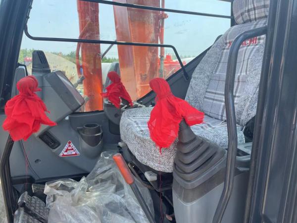 Excavadora usada Hitachi ZX 70: Máquina compacta confiable para proyectos de construcción y paisajismo