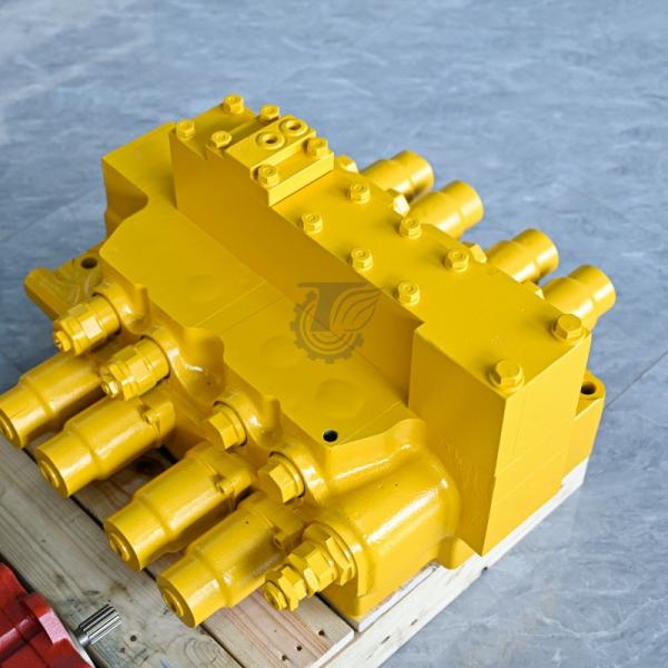 723-63-12101 723-63-12100 723-63-11104 Hydralic Main Control Valve for Komatsu D65E D65E-12 D85E D85ESS Excavator Wheel Loader Parts Aftermarket Original