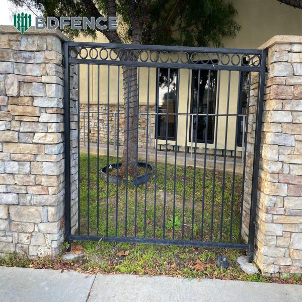 Заграждение из трубчатой стали для домашних животных