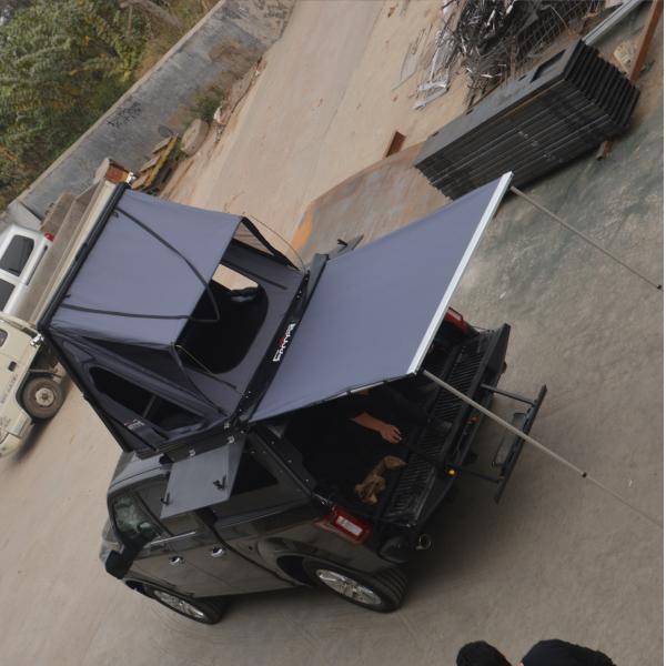 Black Roof Top Hard Shell Rooftop Tent Made in with Condensation Mattress and Roll Bar