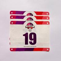 Etiquetas de número de competição personalizadas em forma retangular e cor PANTONE