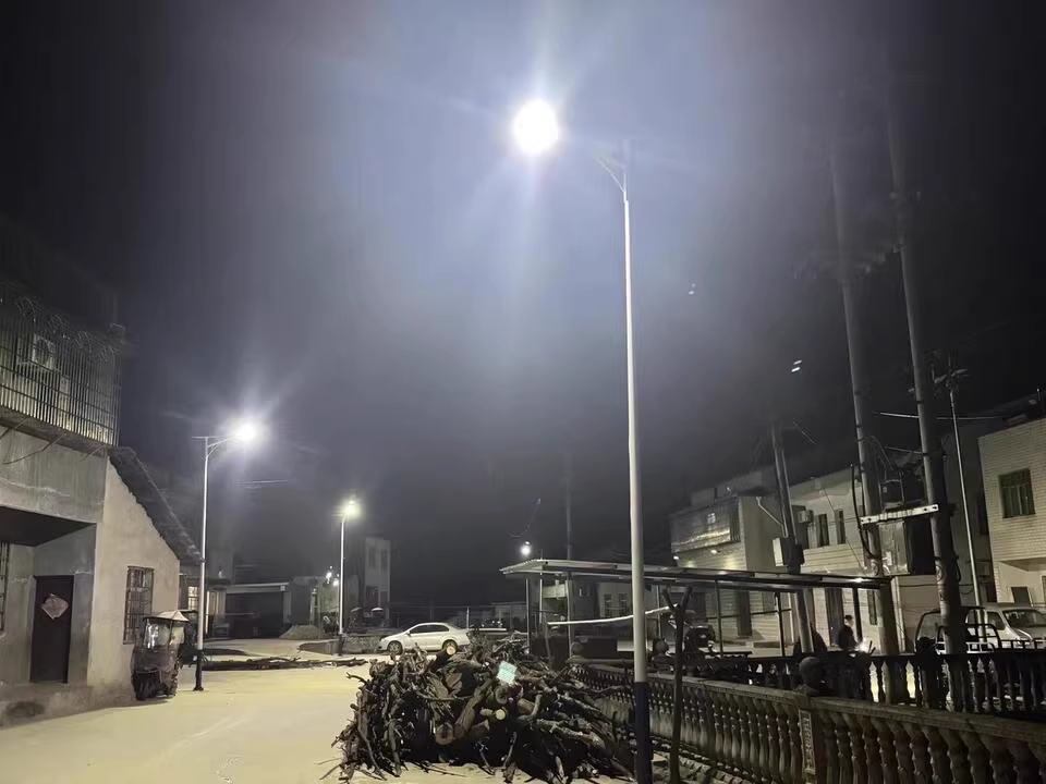 High Efficiency & Energy Saving , Split Design Solar Street Light, Road, Village, Park Engineering Lighting