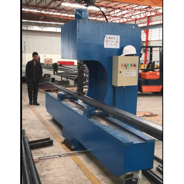 Machine de redressement pour lampes à mât élevé