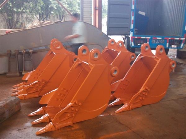 le seau standard d'excavatrice de 6 tonnes à vendre et lui a la taille standard en bon état, la couleur peut être changé par des clients.