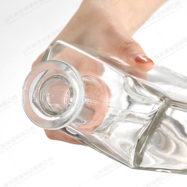 Healthy Lead Free Glass Whiskey Decanter Bottle With Square Brandy Glass And Stopper