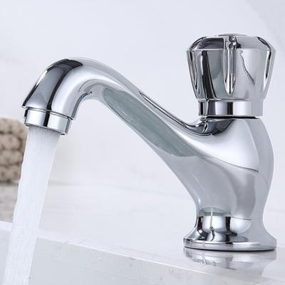 Torneiras da bacia da água fria do banheiro à moda de bronze únicas em Chrome
