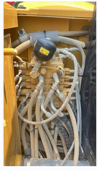 Second-hand CAT305.5 excavator with low price and excellent quality  Bucket capacity  0.22m³  Machine weight 5611kg